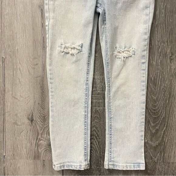 Cat & Jack Girl’s Light Wash Distressed Button Front Bib Denim Overalls XS 4/5 - Picture 4 of 14